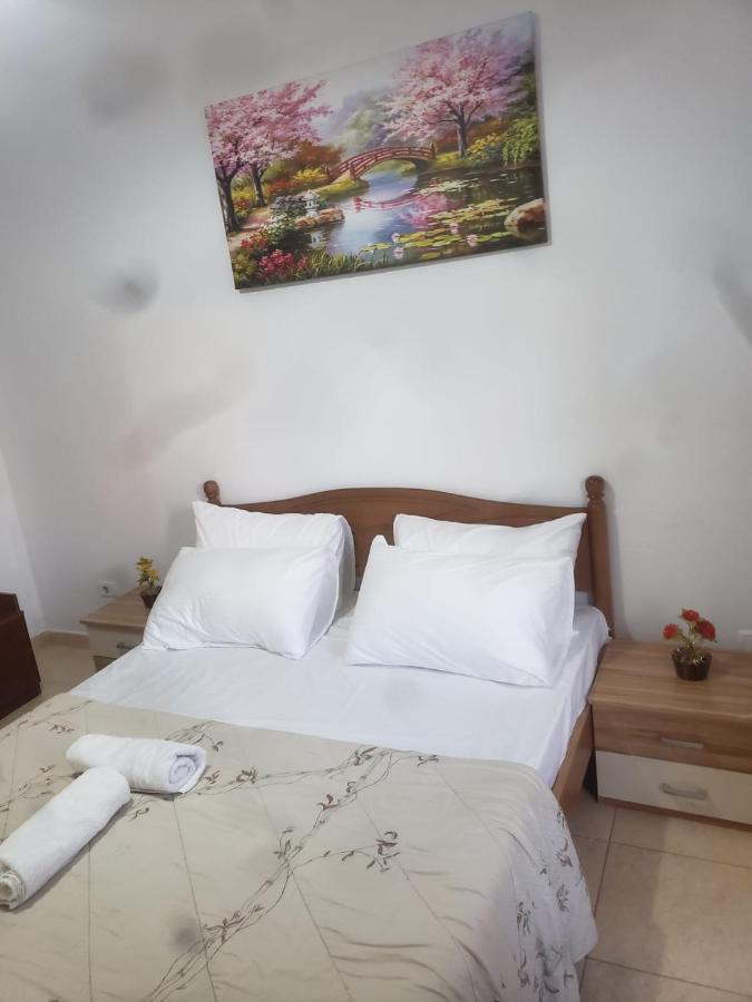 Hostel Split Rock Tirana Exterior foto