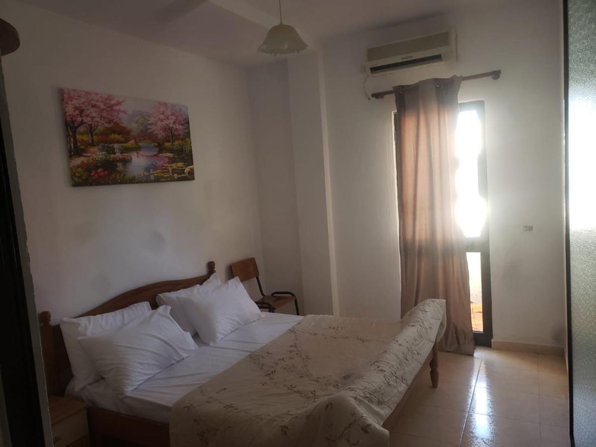 Hostel Split Rock Tirana Exterior foto