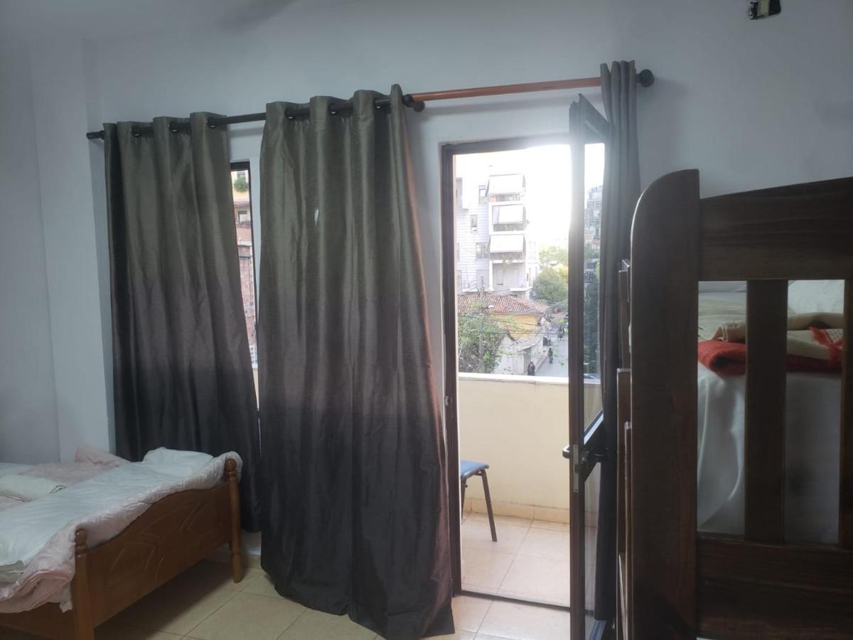 Hostel Split Rock Tirana Exterior foto