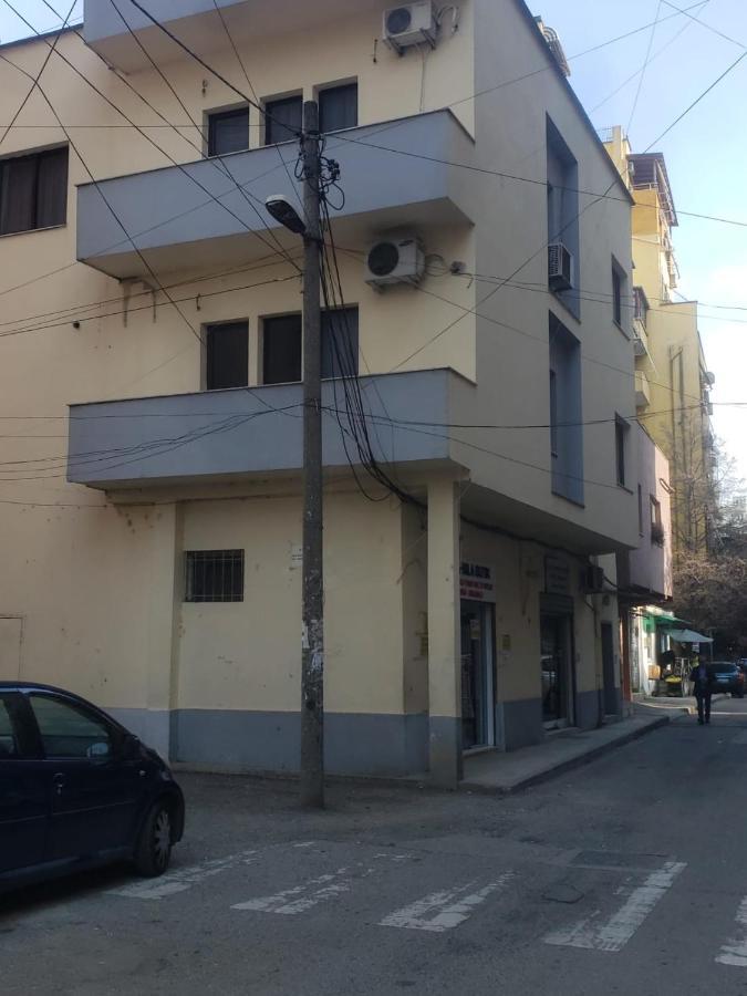 Hostel Split Rock Tirana Exterior foto